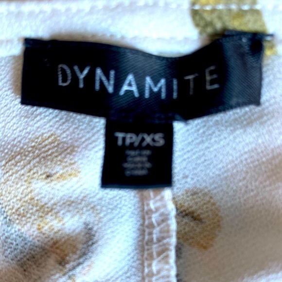 Dynamite Floral Blouse - Picture 3 of 3